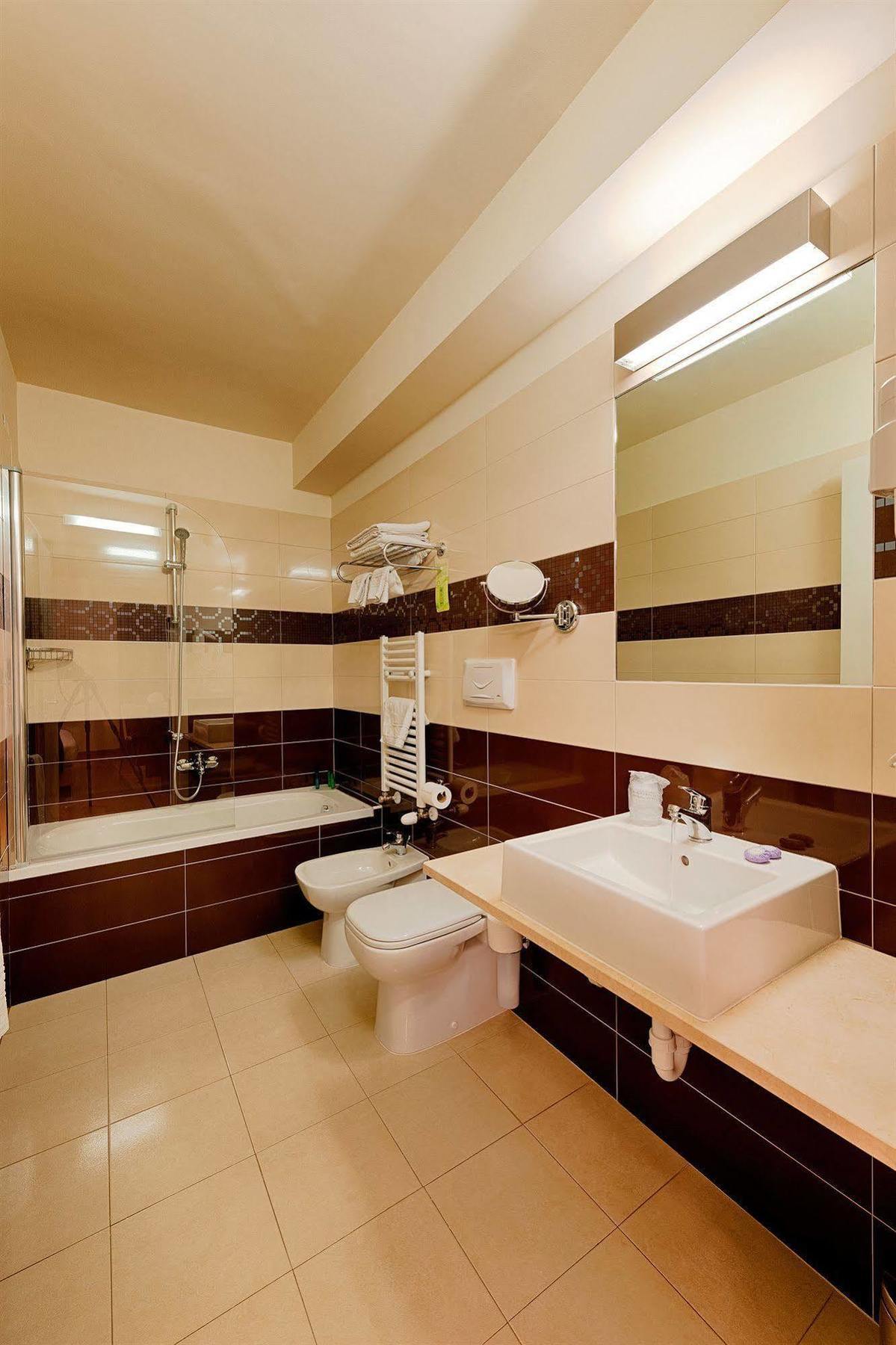 Hb Aosta Hotel & Balcony Spa Εξωτερικό φωτογραφία